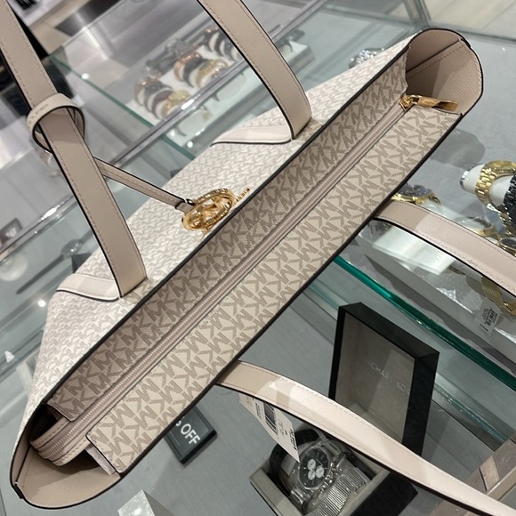 MICHAEL KORS
Pratt Large Signature Logo Tote Shoulder Bag
COLOR LIGHT CREAM
NWT - Picture 9 of 16